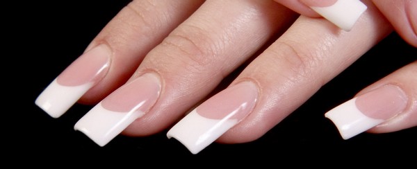 manucure-ongle-gel-blanche