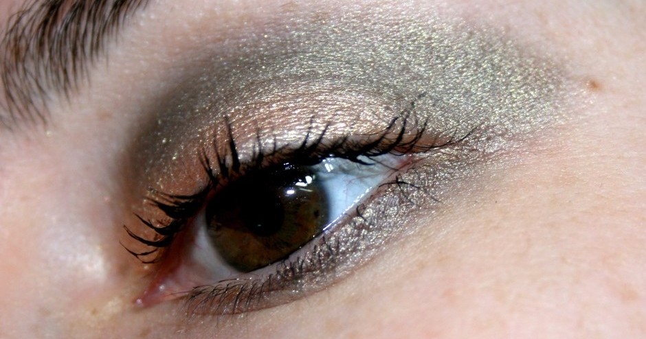 [Monday Shadow Challenge #1] Une touche d’or sur mes yeux avec Too ...
