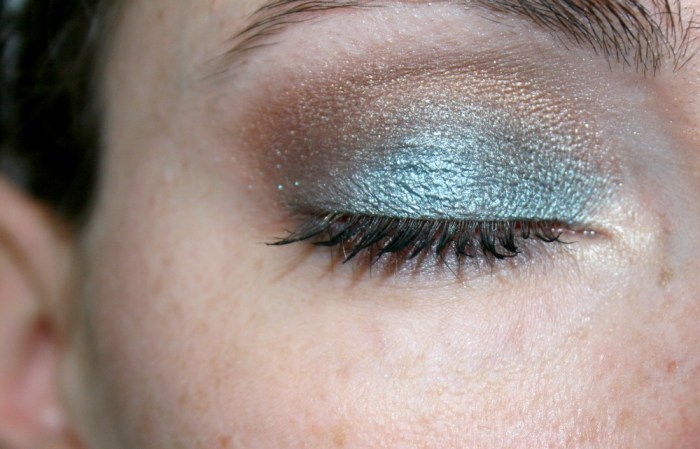 monday_shadow_challenge_makeup_teal_03
